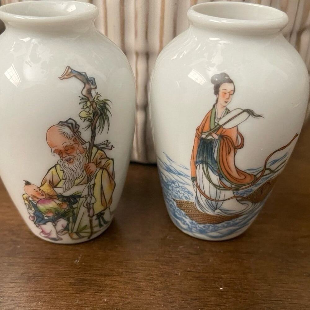Vintage porcelain vase set of two Asian